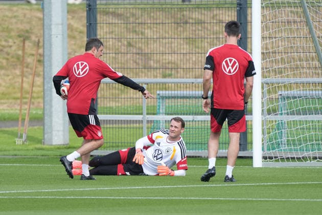 Torwart Manuel Neuer (Deutschland Germany) im Reha-Training mit Torwarttrainer Andreas Kronenberg (Deutschland Germany) - Frankfurt 01.06.2026: Deutsche Nationalmannschaft verabschiedet sich mit öffentlichem Training aus Deutschland