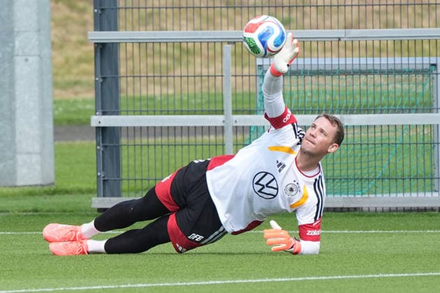 Torwart Manuel Neuer (Deutschland Germany) im Reha-Training mit Torwarttrainer Andreas Kronenberg (Deutschland Germany) - Frankfurt 01.06.2026: Deutsche Nationalmannschaft verabschiedet sich mit öffentlichem Training aus Deutschland