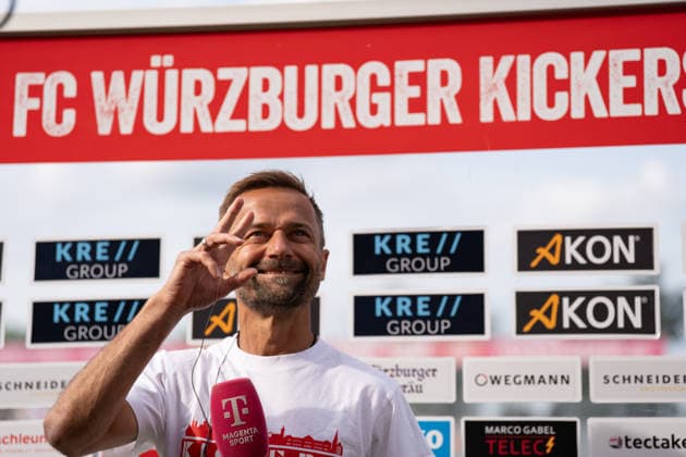 01.06.2026, xhfmx, Fussball Relegation 3.Liga, Kickers Wuerzburg - 1.FC Lok Leipzig Michael Schiele (Trainer FC Würzburger Kickers) (DFL DFB REGULATIONS PROHIBIT ANY USE OF PHOTOGRAPHS as IMAGE SEQUENCES and or QUASI-VIDEO) Wuerzburg