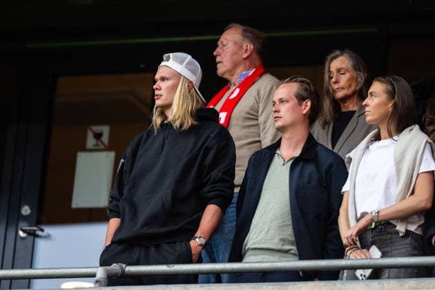260601 Erling Haaland in the stands ahead of the International Friendly, Länderspiel, Nationalmannschaft football match between Norway and Sweden on June 1, 2026 in Oslo. Photo: Marius Simensen BILDBYRAN COP 238 JM0820 bbeng fotboll football soccer fotball träningslandskamp privatlandskamp landskamp international friendly norge norway sverige sweden sverige a Copyright: MARIUSxSIMENSEN BB260601BB723