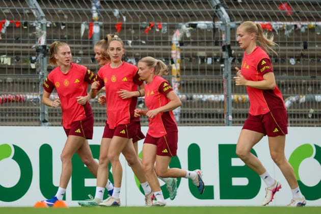 Köln, Deutschland: 01.06. 2026 - Training der DFB Frauen - Vorbereitung Länderspiel Deutschland vs. Norwegen für WM Qualifikation 2027 Im Bild: v.li. Janina Minge (Deutschland), Sophia Kleinherne (Deutschland), Elisa Senß Senss (Deutschland) und Camilla Küver Kuever (Deutschland) Copyright: HMBxMedia MadeleinexFantini