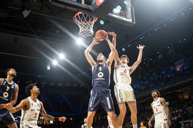 Malte Delow (Alba Berlin, 6) versucht den Korb zu treffen 01.06.2026, Alba Berlin vs Bamberg Baskets, Basketball, BBL, Max-Schmeling Halle, Berlin DFL regulations prohibit any use of photographs as image sequences and or quasi-video. Copyright: HMBxMedia xFinnxWeidmann