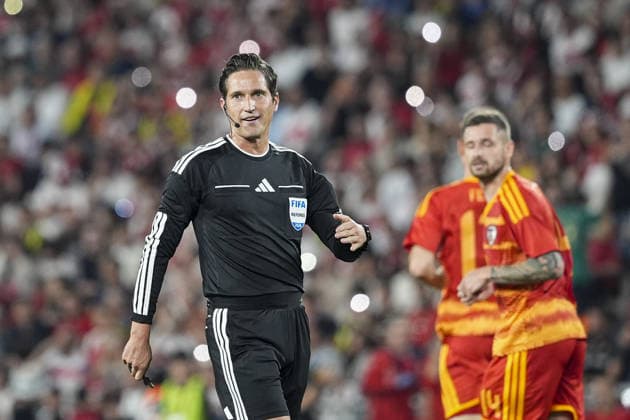 Turkiye v North Macedonia - Friendly match ISTANBUL, TURKIYE - JUNE 1: Spanich referee Jose Luis Munuera (L) leads the International Friendly, Länderspiel, Nationalmannschaft match between Turkiye and North Macedonia at Chobani Stadium, on June 1, 2026, in Istanbul, Turkiye. Beyza Comert Anadolu Istanbul Turkey. Editorial use only. Please get in touch for any other usage.  Copyright: x2026xAnadoluxBeyzaxComertx