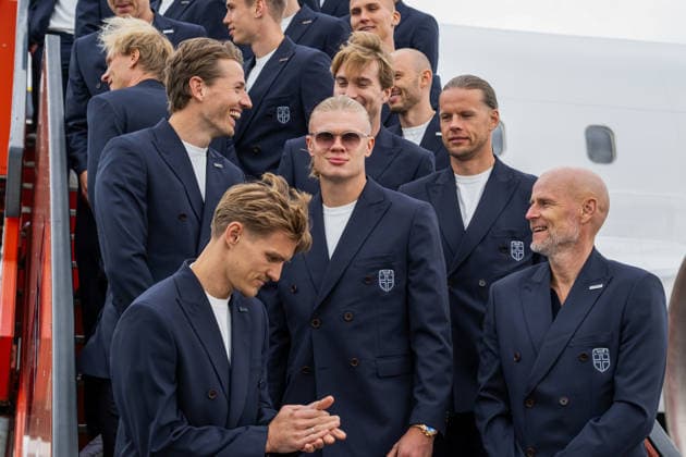 260602 Erling Braut Haaland, head coach Stale Solbakken and players of the Norwegian national football team ahead of boarding a flight at Oslo Lufthavn on June 2, 2026 in Gardermoen. Photo: Vegard Grott BILDBYRAN kod VG VG0934 bbeng fotball football soccer fotboll FIFA World Cup, WM, Weltmeisterschaft, Fussball vm fotball-vm norge norway precamp pre-camp travel reise Copyright: VEGARDxGRoTT BB260602VG001