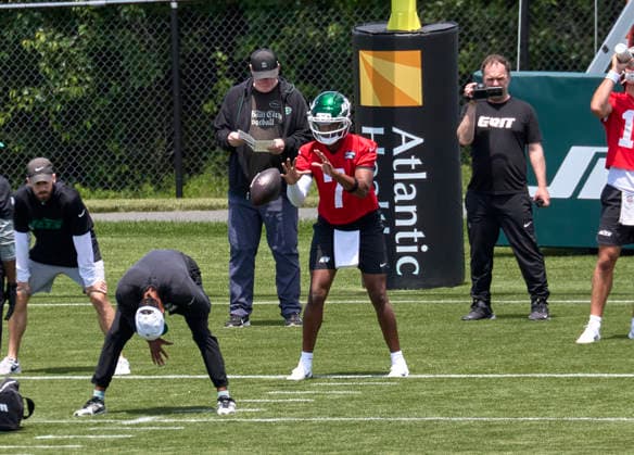 New York Jets quarterback Geno Smith (7) during organized team activities at the Atlantic Health Jets Training Center, Florham Park, New Jersey on Tuesday June 2, 2026. CSM Florham Park United States - ZUMAc04_ 20260602_zma_c04_001 Copyright: xDuncanxWilliamsx