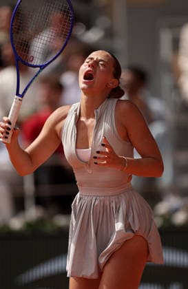 Sport Bilder des Tages Marta Kostyuk of Ukraine frustrated French Open Tennis, Day Twelve, Tennis, Roland Garros, Paris, France - 04 Jun 2026Paris Roland Garros France EDITORIAL USE ONLY No use with unauthorised audio, video, data, fixture lists, club league logos or live services. Online in-match use limited to 120 images, no video emulation. No use in betting, games or single club league player publications. Copyright: xEllaxLing Shutterstockx 16906559l