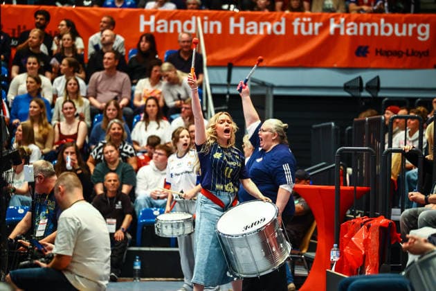 Handball I Herren I Saison 2025 2026 I Bundesliga I 33. Spieltag I HSV Hamburg - HSG Wetzlar I 04.06.2026 HSV Hamburg Fans beim trommeln Copyright: xLobeca RalfxHomburgx