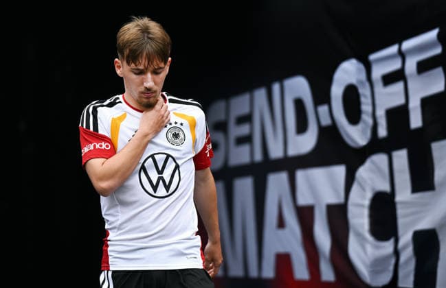 Fussball, Länderspiel, Herren, WM 2026, Training der deutschen Nationalmannschaft im Soldier Field, Chicago; Lennart Karl (GER) muss verletzt die Heimreise antreten.