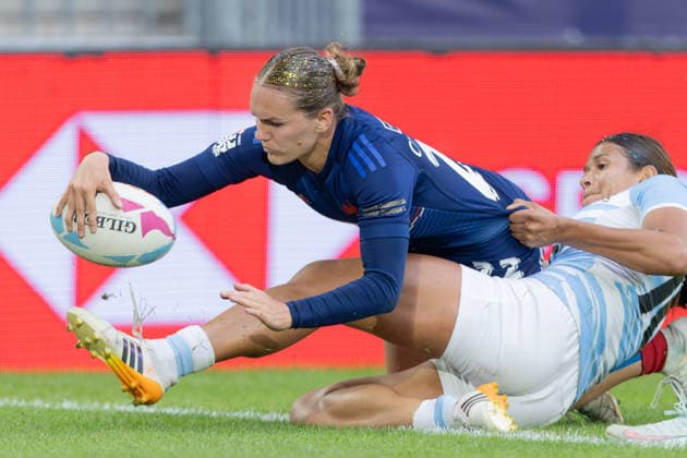 Bordeaux Sevens, SVNS Rugby World Championship, WM, Weltmeisterschaft Alycia Christiaens (Frankreich) mit dem abschließenden Versuch im Gruppenspiel gegen Argentinien. Sofia Gonzalez kommt zu spät. Drittes Turnier der SVNS World Championship, Siebener-Rugby WM vom 5. bis 7. Juni 2026 in Bordeaux (Frankreich). Tag 1, Gruppenspiele am 5. Juni 2026., Bordeaux Region Nouvelle-Aquitaine Frankreich Stade Atlantique