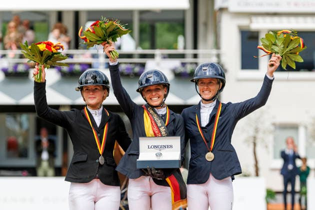 BALVE - LONGINES Balve Optimum 2026, BALVE - LONGINES Balve Optimum 2026 KLAPHAKE Laura (GER), ROTH Britt (GER), TEBBEL Justine (GER) Meisterehrung Springprüfung Kl.S