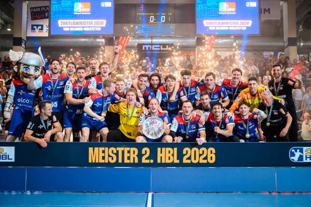 Balingen: HBL - 25 26 - HBW Balingen - SG BBM Bietigheim die Mannschaft von Balingen, Meister 2. Liga Balingen Baden-Württemberg Deutschland