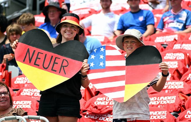 Fussball, Länderspiel, Herren, Freundschaftsspiel zur Fussball WM 2026, Soldier Field, Chicago: USA - Deutschland 1:2; Manuel Neuer Fans.