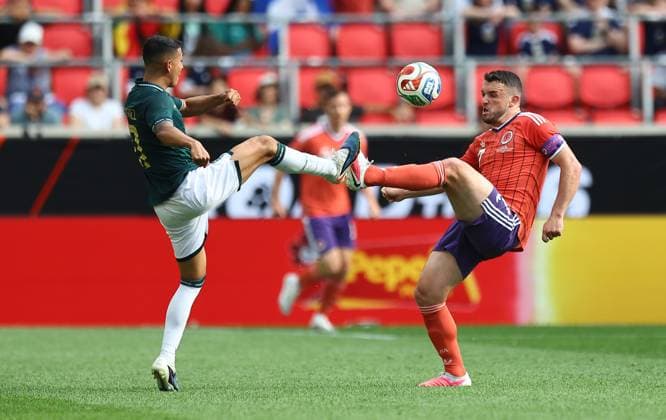 Roberto Fernandez of Bolivia competes for the ball with John McGinn of Scotland Bolivia v Scotland, International Friendly, Länderspiel, Nationalmannschaft Football, Sports Illustrated Stadium, New Jersey, USA - 06 Jun 2026New Jersey Sports Illustrated Stadium United States of America EDITORIAL USE ONLY No use with unauthorised audio, video, data, fixture lists, club league logos or live services. Online in-match use limited to 120 images, no video emulation. No use in betting, games or single club league player publications. Copyright: xMichaelxZemanek Shutterstockx 16912856bv