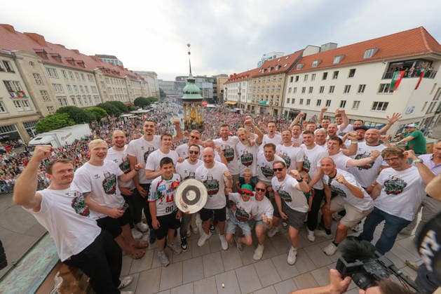 08.06.2026, xtgx, Handball, Daikin HBL, Empfang des deutschen Meisters SC Magdeburg im Rathaus v.l. Mannschaftsfoto auf dem Rathausbalkon Magdeburg