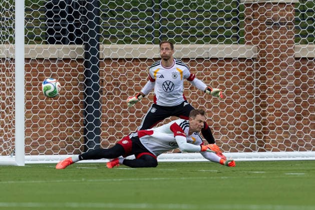 Manuel Neuer Oliver Baumann Team Arrival Germany, Base Camp, practice, FIFA World Cup, WM, Weltmeisterschaft, Fussball 2026, Winston-Salem Copyright: xPaulxMoreax 1R8A6362