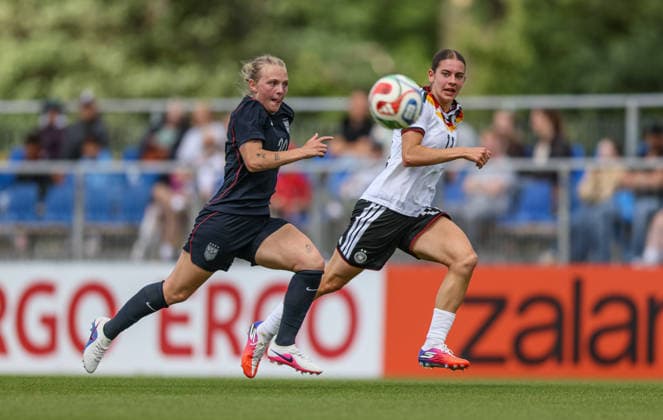 GER, Frankfurt, Deutschland U19 vs USA U19 Freundschaftsspiel, Fussball, DFB, Spielzeit 2025 2026, DFB-Campus, zweites Spiel im Bild v.l.: Hannah Jordan (USA U19 Frauen 20), Leni Marie Eggert (Deutschland U19 Frauen 11) DFB DFL REGULATIONS PROHIBIT ANY USE OF PHOTOGRAPHS AS IMAGE SEQUENCES AND OR QUASI-VIDEO, 09.06.2026 Copyright: HMBxMedia HendrikxHamelau