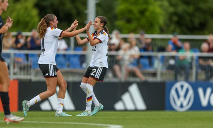 GER, Frankfurt, Deutschland U19 vs USA U19 Freundschaftsspiel, Fussball, DFB, Spielzeit 2025 2026, DFB-Campus, zweites Spiel im Bild: Lina Szaraz (Deutschland U19 Frauen 4) erzielt das 1:0 gegen die USA, Tor, Jubel und Freude mit Emma Memminger (Deutschland U19 Frauen 22) DFB DFL REGULATIONS PROHIBIT ANY USE OF PHOTOGRAPHS AS IMAGE SEQUENCES AND OR QUASI-VIDEO, 09.06.2026 Copyright: HMBxMedia HendrikxHamelau