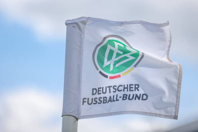GER, Frankfurt, Deutschland U19 vs USA U19 Freundschaftsspiel, Fussball, DFB, Spielzeit 2025 2026, DFB-Campus, zweites Spiel im Bild: DFB Logo Fahne, Deutscher Fußball Bund DFB DFL REGULATIONS PROHIBIT ANY USE OF PHOTOGRAPHS AS IMAGE SEQUENCES AND OR QUASI-VIDEO, 09.06.2026 Copyright: HMBxMedia HendrikxHamelau