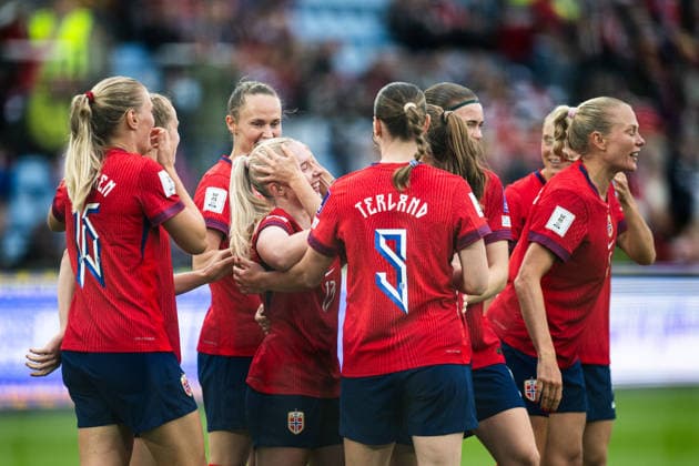 260609 Thea Bjelde of Norway celebrates with teammates after 1-0 during the FIFA Women s World Cup Qualifier football match between Norway and Austria on June 9, 2026 in Oslo. Photo: Jon Olav Nesvold BILDBYRAN COP 217 MM0070 bbeng fotball soccer football fotboll FIFA World Cup, WM, Weltmeisterschaft, Fussball qualifiers vm-kvalifisering kvinner vm kvalik landskamp dam norge norway austria osterrike jubel Copyright: JONxOLAVxNESVOLD BB260609JE019