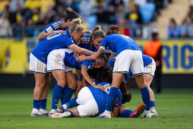 260609 Martina Piemonte of Italy celebrates with team mates after 0-2 the FIFA Women s World Cup Qualifier football match between Sweden and Italy on June 9, 2026 in Gothenburg. Photo: Mathias Bergeld BILDBYRAN kod MB CS0935 fotboll football soccer fotball vm-kval kval fifa womens world cup qualifier qualifier sverige sweden italien italy dam bbeng Copyright: MATHIASxBERGELD BB260609MB050