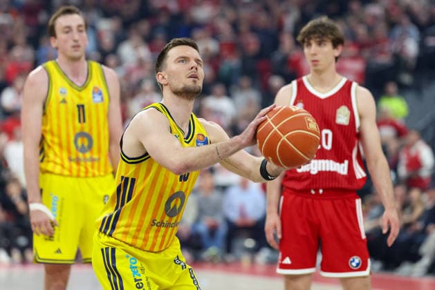 Martin Hermannsson (Alba Berlin, 15) beim Freiwurf, GER, FC Bayern Basketball vs. Alba Berlin, Basketball, easycredit Basketball Bundesliga, Playoffs, Finale, Spiel 1, Saison 2025 2026, 12.06.2026, GER, FC Bayern Basketball vs. Alba Berlin, Basketball, easycredit Basketball Bundesliga, Playoffs, Finale, Spiel 1, Saison 2025 2026, 12.06.2026 Muenchen Copyright: xEibner-Pressefoto JennixMaulx EP_JML