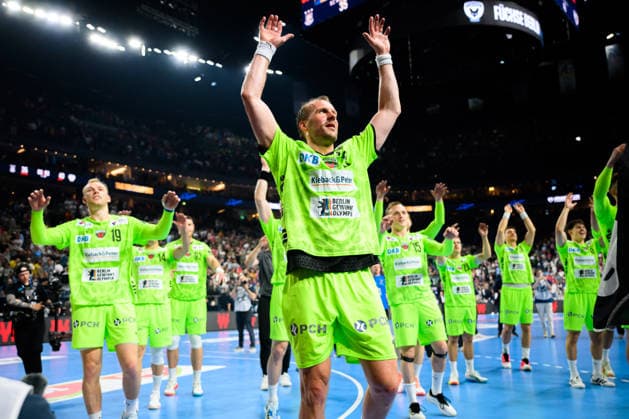 Koeln, Deutschland: Handball EHF CL Final 4 - Halbfinale - SC Magdeburg - Fuechse Berlin Max Darj (Berlin) Schlussjubel Schlußjubel Emotion Freude Koeln Lanxess Arena Nordrhein-Westfalen Deutschland