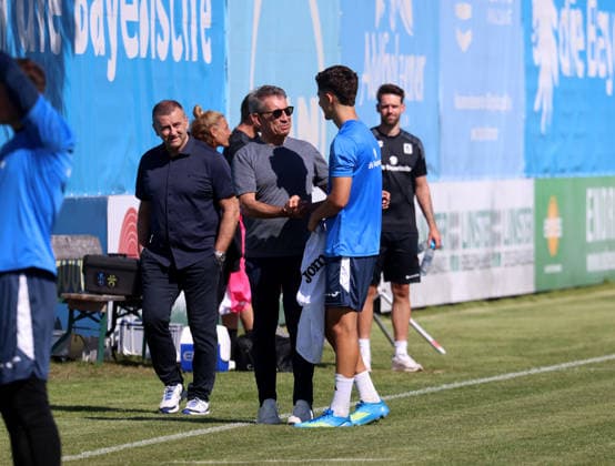 Fussball, Herren, Regionalliga Bayern, Saison 2026 2027, TSV 1860 München, Training, Grünwalder Strasse 114 Manfred Paula, Interims-Geschäftsführer (TSV 1860 München) mit Gernot Mang, Präsident (TSV 1860 München) und Loris Husic (TSV 1860 München) (v.l.n.r.)