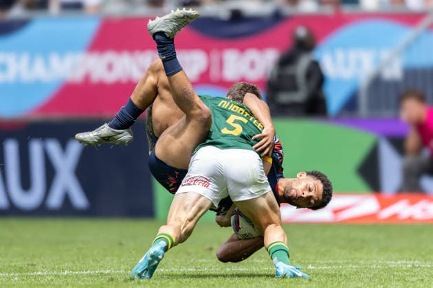 Bordeaux Sevens, SVNS Rugby World Championship, WM, Weltmeisterschaft Ricardo Duarttee (RSA, Suedafrika) hebelt den Briten Jacob Henry aus. Drittes Turnier der SVNS World Championship, Siebener-Rugby WM vom 5. bis 7. Juni 2026 in Bordeaux (Frankreich). Tag 1, Gruppenspiele am 5. Juni 2026., Bordeaux Region Nouvelle-Aquitaine Frankreich Stade Atlantique