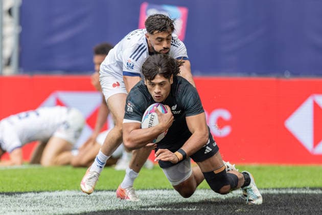 Bordeaux Sevens, SVNS Rugby World Championship, WM, Weltmeisterschaft Der Franzose Rayan Rebbadj kann den Versuch von Rob Rush (Neuseeland, All Blacks Sevens) nicht mehr verhindern. Drittes Turnier der SVNS World Championship, Siebener-Rugby WM vom 5. bis 7. Juni 2026 in Bordeaux (Frankreich). Tag 1, Gruppenspiele am 5. Juni 2026., Bordeaux Region Nouvelle-Aquitaine Frankreich Stade Atlantique
