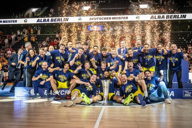 Basketball München 21.06.2026 Saison 2025 2026 EasyCredit BBL 1. Bundesliga Playoffs Finale Spiel 5 Männer, Herren FC Bayern München - Alba Berlin Alba Berlin gewinnt die Deutsche Meisterschaft 2026 Siegerfoto