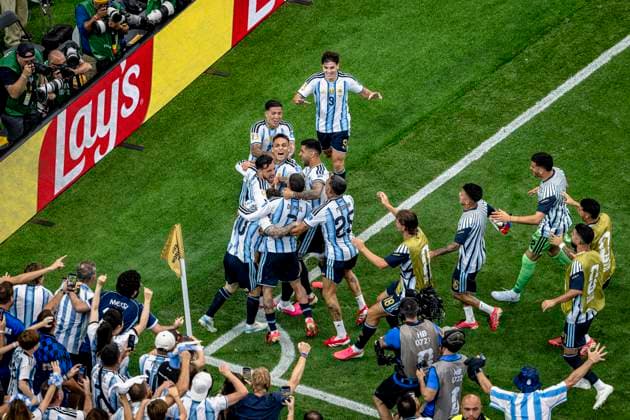 Sport Bilder des Tages DALLAS - The players of Argentina celebrate Lionel Messi s 2-0 goal of Argentina during the 2026 World Cup at AT&T Stadium on June 22, 2026, in Dallas, United States. (Photo by Stefan Koops EYE4IMAGES DeFodi Images) -