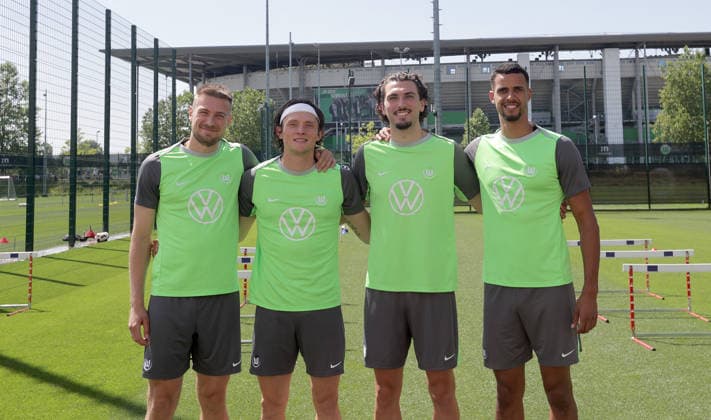 Die Neuzugaenge der Wolfsburger v.l. Hauke Wahl, Fabian Reese, Fraser Hornby und Robert Glatzel Fussball, Herren, Saison 2026 2027, 2. Bundesliga, VfL Wolfsburg , Saisonvorbereitung, Trainingsauftakt DFL REGULATIONS PROHIBIT ANY USE OF PHOTOGRAPHS AS IMAGE SEQUENCES AND OR QUASI-VIDEO.