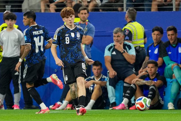 Valentin Barco (Argentinia) controls the ball during the FIFA World Cup, WM, Weltmeisterschaft, Fussball 2026 Group J match between Jordan and Argentina at Dallas Stadium on June 27, 2026 in Dallas, United States. (Photo by Torbjorn Tande DeFodi Images) -