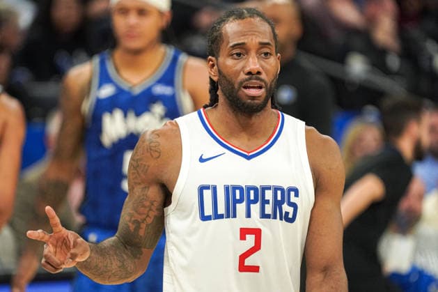 Los Angeles Clippers at Orlando Magic, Orlando, Florida, USA Orlando, Florida, USA, March 29, 2024, Los Angeles Clippers forward Kawhi Leonard 2 makes a sign at the Kia Center. Copyright: xMartyxJean-Louisx