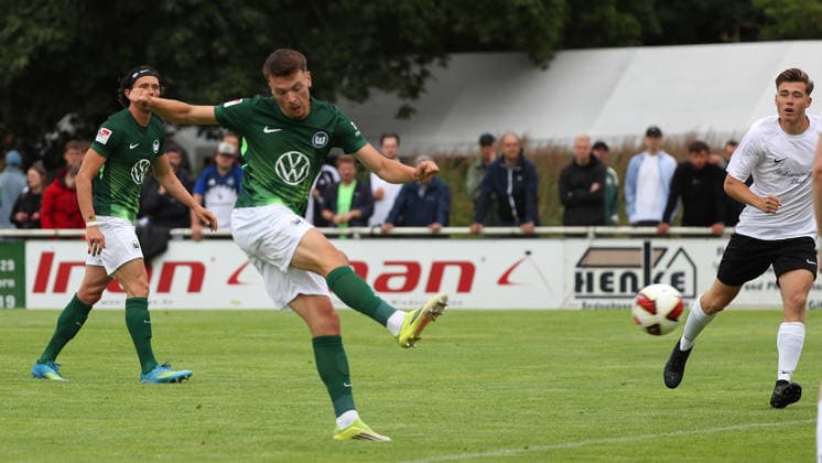 VfL vs. ABB Regionalauswahl, Testspiel Gifhorn, 04.07.2026, Fußball, Herren, Saison 2026 2027, Testspiel, VfL Wolfsburg vs. Anheuser-Busch-Bud-Regionalauswahl, Dzenan Pejcinovic (VfL Wolfsburg) Flutmulde Deutschland