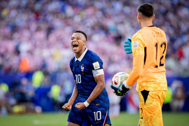 Sport Themen der Woche KW27 Philadelphia, USA 04th Jul 2026. Final jubilation: Kylian Mbappe (FRA) Orlando Gill (PAR) Paraguay - France World Cup Paraguay - Frankreich 04.07.2026