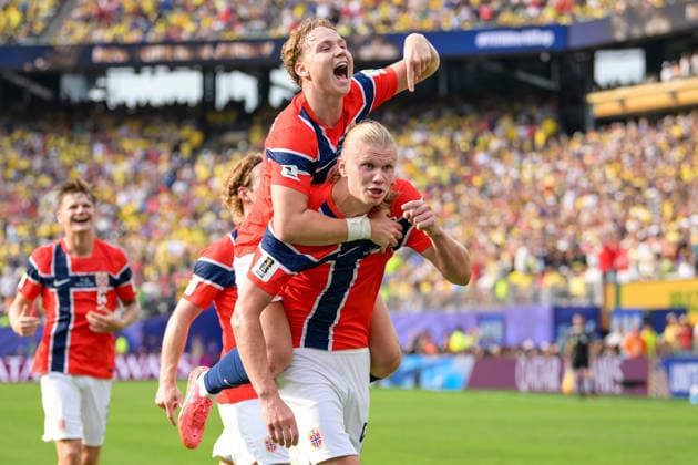 Fußball, WM 2026, 20260705, Brasilien - Norwegen. Im Bild Tor 0:2 Torjubel, v.l. Andreas SCHJELDERUP (Norwegen, 21) Torschütze, Erling HAALAND (Norwegen, 9). East Rutherford New-York-New-Jersey-Stadion New Jersey Vereinigte Staaten von Amerika Copyright: Passion2Press MarkusxFischerx