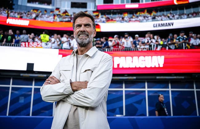 Fussball FIFA WM 2026 Sechzehntelfinale in Boston Deutschland - Paraguay 29.06.2026 Magenta TV Experte Juergen Klopp beobachtet das Elfmeterschiessen