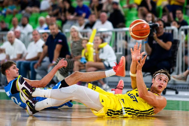 260706 Pelle Larsson of Sweden during the FIBA World Cup Qualifier game between Slovenia and Sweden on July 6, 2026 in Ljubljana. Photo: Martin Metelko BILDBYRAN kod 0032 basket basketball vm-kval kval fiba world cup qualifiers slovenien sverige slovenia sweden bbeng Copyright: MARTINxMETELKO BB260706ZO041