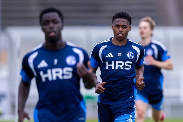 08.07.2026, Fussball, Training des FC Schalke 04. Junior Adamu (FC Schalke 04). Gelsenkirchen Trainingsgelände FC Schalke 04 NRW Deutschland xRHR-FOTO YYx Copyright: RHR-FOTOx RHR-FOTO YY