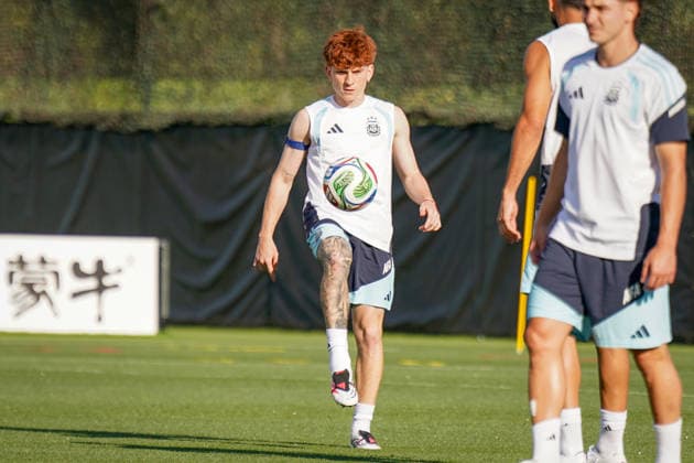 USA: Fußball FIFA World Cup, WM, Weltmeisterschaft, Fussball WM, Weltmeisterschaft, Fussball 2026, Viertelfinale, Matchday -1: Valentin Barco Valentin Barco (Argentinien 8) während des offiziellen Abschlusstrainings (MD-1 Training) der argentinischen Fußball-Nationalmannschaft im Sporting KC Training Centre in Kansas City (Kansas, USA). Argentinien bereitet sich auf das Viertelfinalspiel gegen die Schweiz bei der FIFA Fußball-Weltmeisterschaft 2026 vor. Copyright: xJOERANxSTEINSIEKx