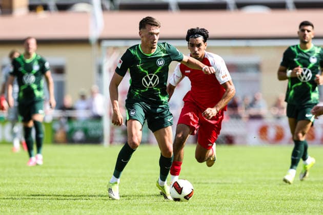 Dzenan Pejcinovic (VfL Wolfsburg,17) - Testspiel Sommervorbereitung Fussball Saison 2026-2027 FSV Schöningen vs. VfL Wolfsburg im Elmstadion in Schöningen - Aktion,Fussball,Deutschland,Mann,Männer,11.07.2026