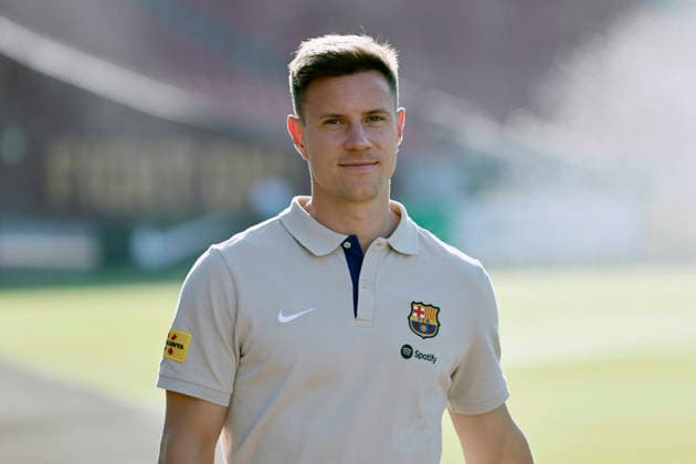 USA SOCCER Soccer - Barcelona Training epa10768713 Barcelona goalkeeper Marc-Andre ter Stegen arrives for a press conference, PK, Pressekonferenz before a training session ahead of their friendly soccer game against Arsenal, at LA Memorial Coliseum Stadium, in Los Angeles, California, USA, 25 July 2023. Los Angeles United States  Copyright: xETIENNExLAURENTx