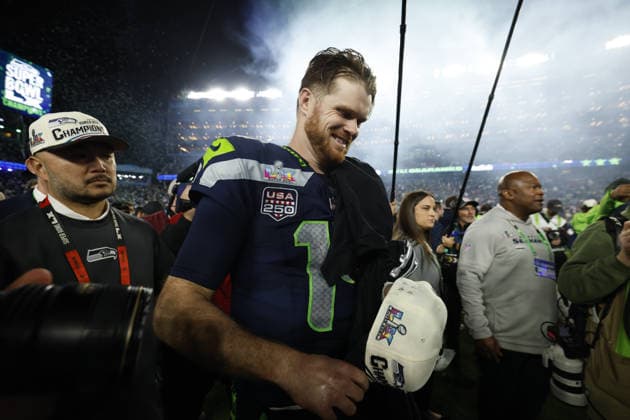USA AMERICAN FOOTBALL Super Bowl LX - New England Patriots vs Seattle Seahawks epa12718957 Seattle Seahawks quarterback Sam Darnold (C) walks on the field following the NFL, American Football Herren, USA Super Bowl LX game between the New England Patriots and the Seattle Seahawks at Levi’s Stadium in Santa Clara, California, USA, 08 February 2026. SANTA CLARA United States  Copyright: xJOHNxG.xMABANGLOx