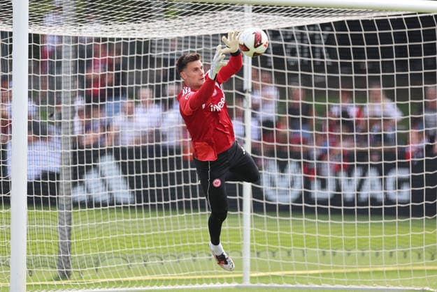 15.07.2026, Fussball Training, Eintracht Frankfurt, v.l., Torwart Michael Zetterer (Eintracht Frankfurt) DFL DFB REGULATIONS PROHIBIT ANY USE OF PHOTOGRAPHS AS IMAGE SEQUENCES AND OR QUASI-VIDEO. xdcx Copyright: HMBxMedia Claus