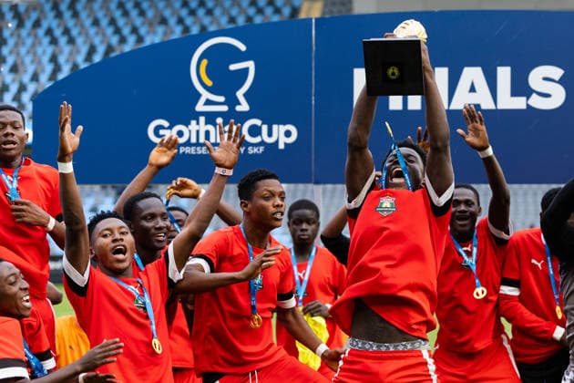 260718 Accra Shooting Stars spelare jublar med pokalen efter Boys 18 finalen i Gothia Cup mellan Newbridge Town FC och Accra Shooting Stars FC den 18 juli 2026 i Göteborg. Copyright: MICHAELxERICHSEN BB260718MI053