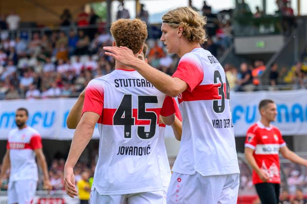im Bild v.l.: Tor, Treffer, Jubel, Torjubel, Freude, Begeisterung, feiert, durch Lazar Jovanovic ( 45, VFB Stuttgart), Ivo Colic ( 31, TSG Balingen), Zweikampf, Action, Kampf, kaempft um den Ball, Tor, GER, Balingen Fussball, Testspiel, TSG Balingen vs VfB Stuttgart 19.07.2026, DFB DFL REGULATIONS PROHIBIT ANY USE OF PHOTOGRAPHS AS IMAGE SEQUENCES AND OR QUASI-VIDEO, Copyright: HMBxMedia UwexKoch