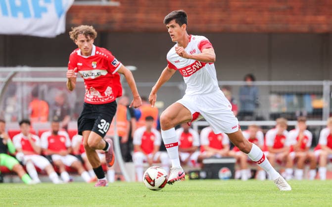 19.07.2026, Deutschland, Balingen, Fußball Bundesliga, Saison 2026 2027, Testspiel, TSG Balingen vs. VfB Stuttgart, v.l. Henoch Grauer (TSG), Chema (VfB)