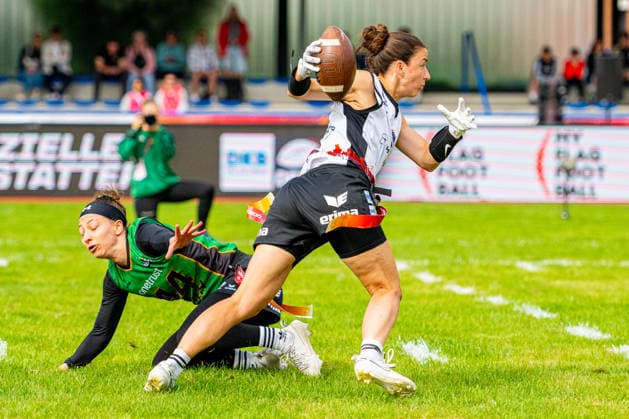 Munich Spatzen (grün) gegen Düsseldorf Firecats (weiß) - Halbfinale Frauen - Flag Football - Die Finals 2026 (24.07.2026, Hannover Erika-Fisch-Stadion (Hannover, GER), Copyright: xJanxGuentherx