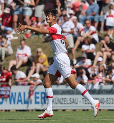 25.07.2026, Deutschland, Hollenbach, Fußball Bundesliga, Saison 2026 2027, Testspiel, Freundschaftsspiel, JAKO-Testspiel, FSV Hollenbach vs. VfB Stuttgart, Chema Andres ( VfB )